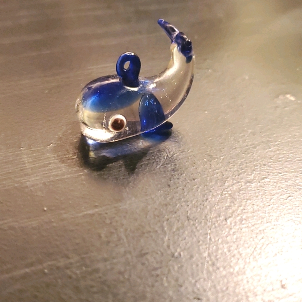 Glass figurine, keychain/necklace whale